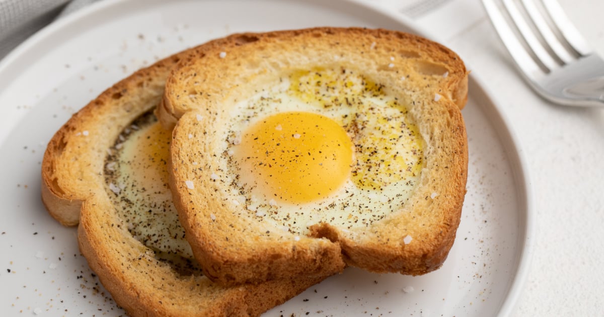 https://airfryingfoodie.com/wp-content/uploads/2021/01/Eggs-in-a-basket-1.jpg
