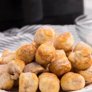 Air Fryer Sweet Treats 5 Air Fryer Donut Holes – MADE WITH Biscuit Dough!!