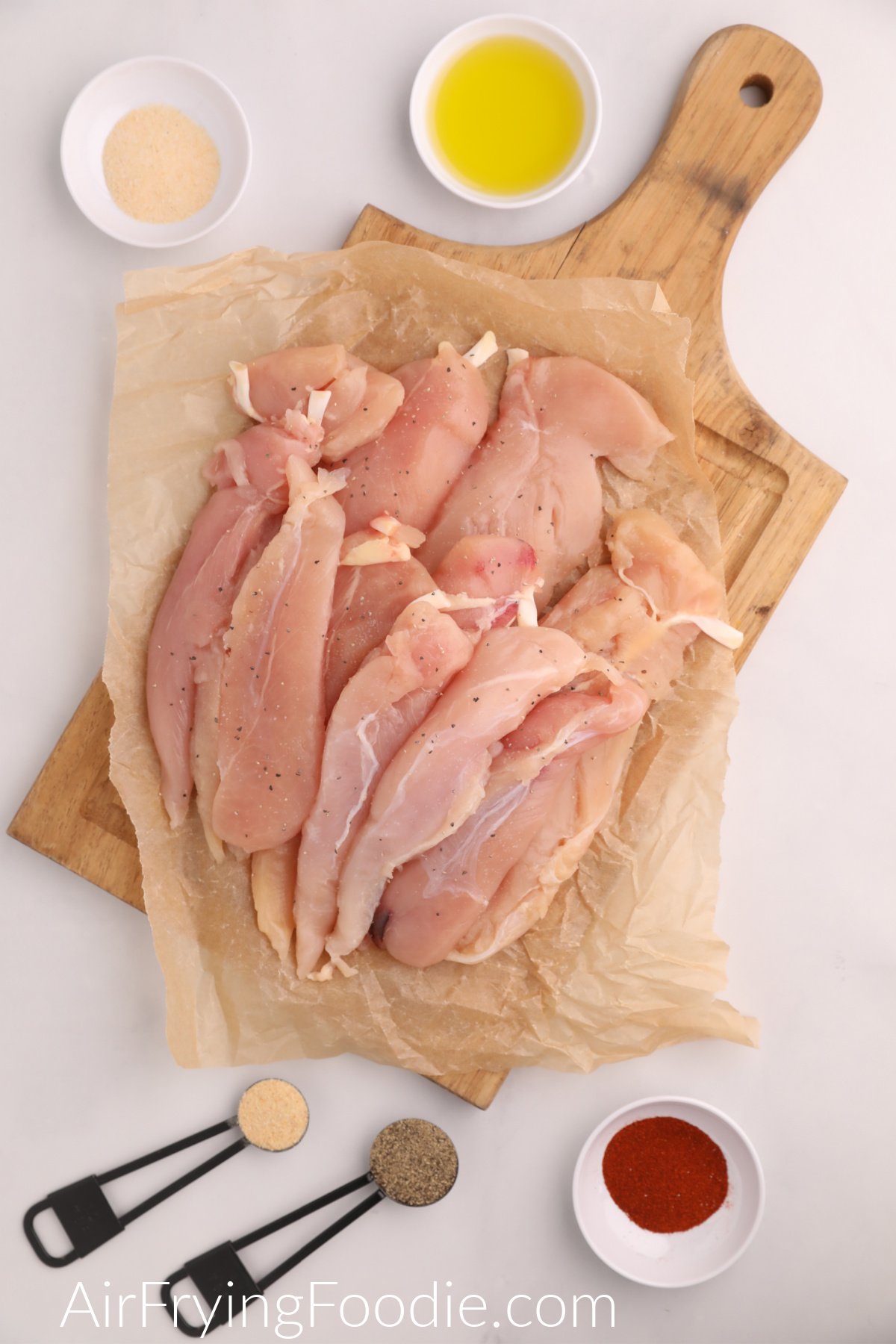 Ingredients needed to make grilled chicken tenders in the air fryer. 