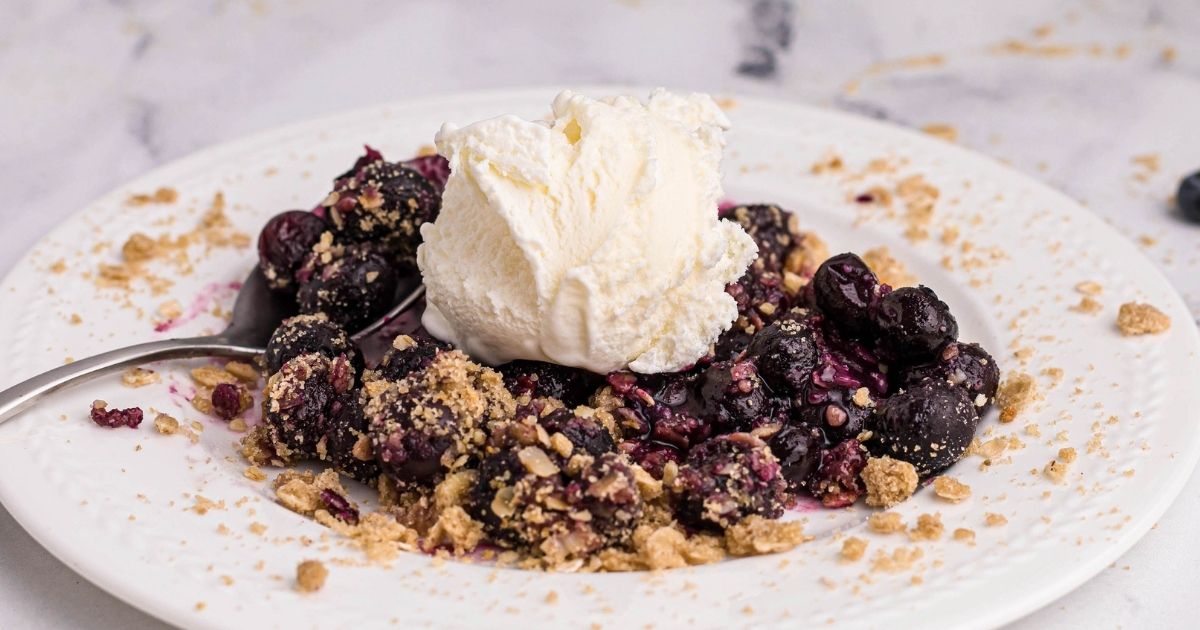 Air Fryer Blueberry Crisp is a delicious dessert with a juicy blueberry filling and crumbly oat topping. It is such an easy air fryer dessert!