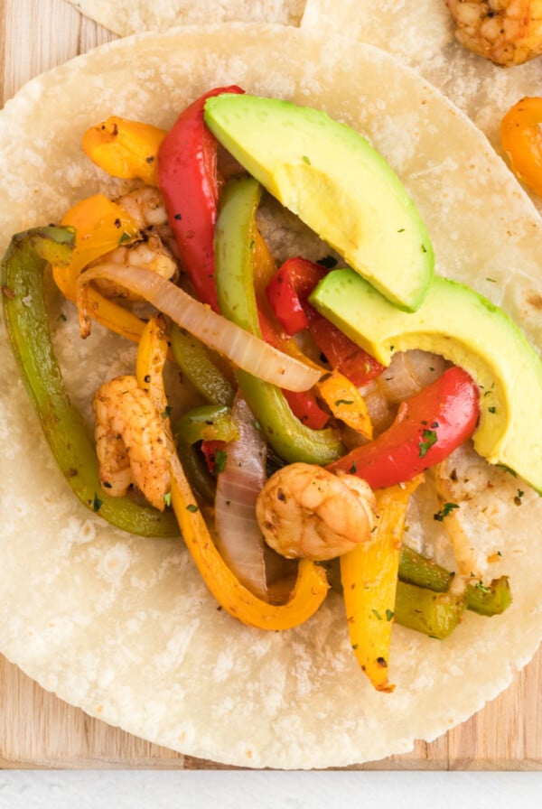 Overhead of shrimp fajita ready to be eaten.